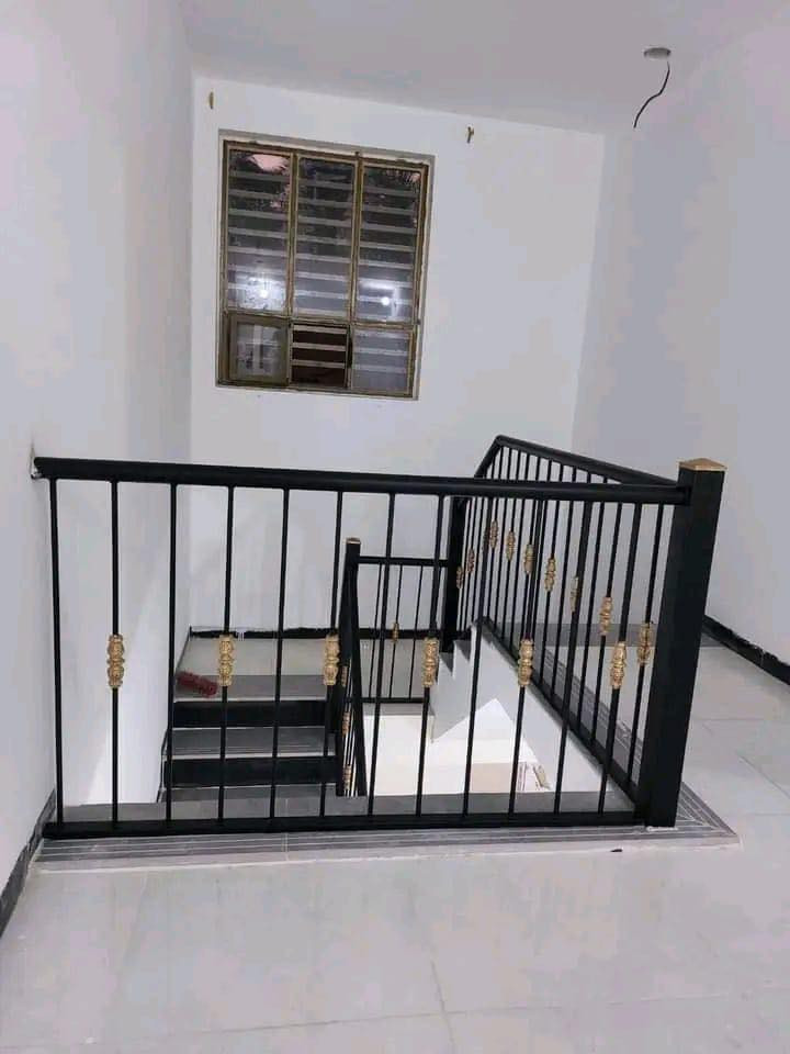 حدادا درجه اولى احدث الديكورات التركيه ابواب شبابيك سندويج بنل سقايف كي سبان تكريت  القادسيه شارع البلاج باداراه ابو ابراهيم*********** زين *********** ربي اني لما انزلت لي من خير فقير
