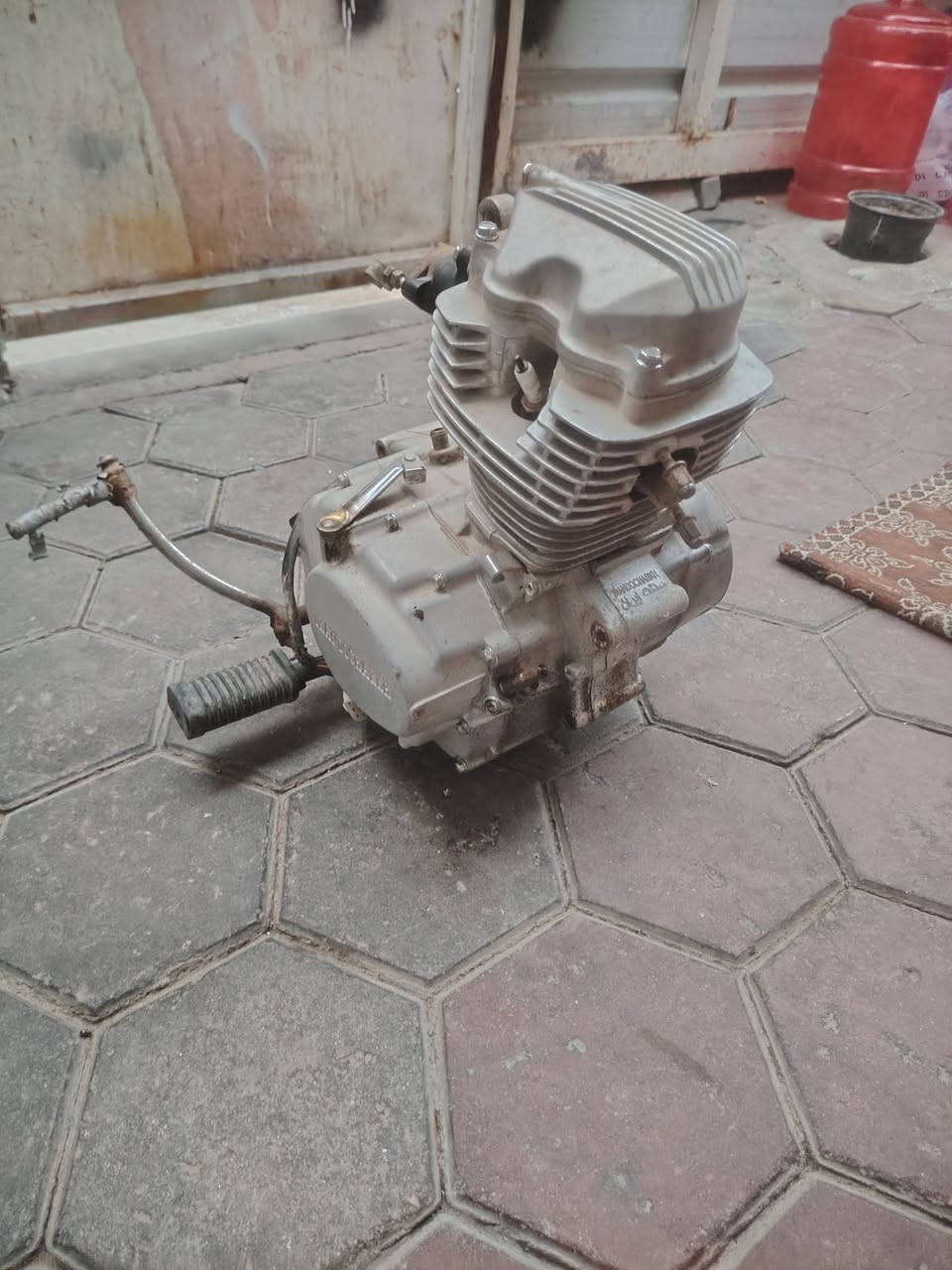 سلام عليكم غراض نضاف مكينه ما مفتوحه السعر 250وبيهن مجال الرقم ***********
