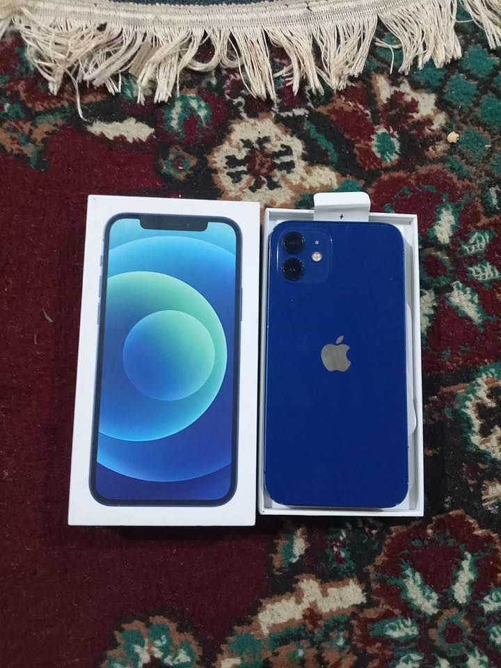 السلام عليكم جهاز ايفون 12 عادي كامل مواصفات بطاريه 77 ما مفتوح ذاكره 128  كارتونه ويا سعره 300 للاتصال ***********
