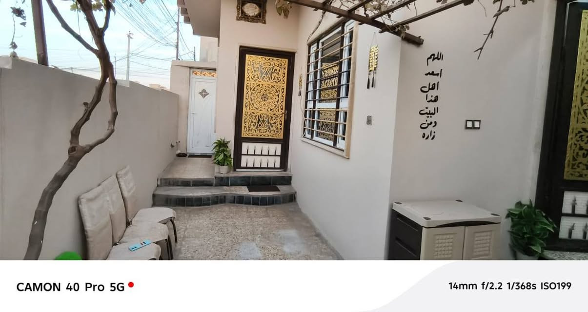 دار للبيع 100 متر مربع ركن بلدية داخل بل تمليك قرب مدرسة الأمام الزهري أو الملعب أو بازيخانة المشاعل 
يتكون الدار من غرفة نوم وهول وستقبال ومطبخ وصحيات 
موقع مميز و دار مرتب وقريب عل شارع 
السعر 60 مليون 
الأستفسار انتصل عل أرقام 
***********
***********
موقع المكتب قصر الريان حي عدن شارع التنانير قريب عل صيدلية اليمامة
