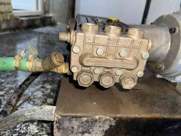 سلام عليكم مضخة غسل ايطالي الصنع بسعر مناسب واستعمال كلش قليل للاستفسار***********
