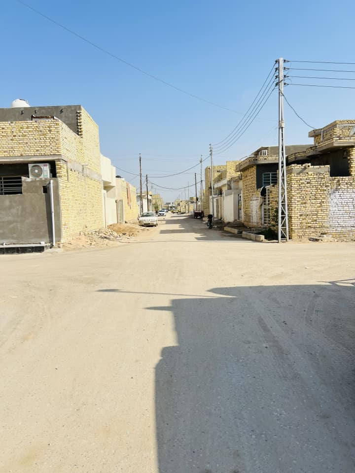 هيكل مسقف للبيع المساحة 100متر منطقة حجي حسن الجمعيات الاربع سايدات طابو زراعي ٢٥ داخله ضمن التخطيط العمراني للمدن البيت بصف الركن بناء درجه اولى البيت يقع على شارع رئيسي نافذ خدمات المنطقة كامله تبليط ماء مجاري كهرباء للاستفسار الاتصال على الرقم                                 
           ***********
