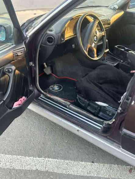 بەناوی خوای گەورە bmw ia مۆدیل 94 ئارم پلاستیک ئارم و ئەوەلیات بەشەرت سەیارەکە بەس ماشاء اللە دەوێت تەبریت تۆماتیک سلایت جام کارەبایی کوشین جلد و هیتەر شەش کەلەیە سەیارەکە دەبڵ ئێرباگە تەبرید لە سلۆری مەکینه 25 گێر و مەکینە و کارەبایی هەمووی بەشەرت چوارتایە و ویلی خاوێنی لەسەرە پێش گەورەیە پێشی کەپسە پشتی جەمپێکی خەفیفی هەیە سەیارەکە بە عامێکی دەوێت هیچی نەقس سعری 44 وەرەقە و ماجالێکی برایانەی تێدایە شوێن هەولێر 0750 846 43 49 أربيل
