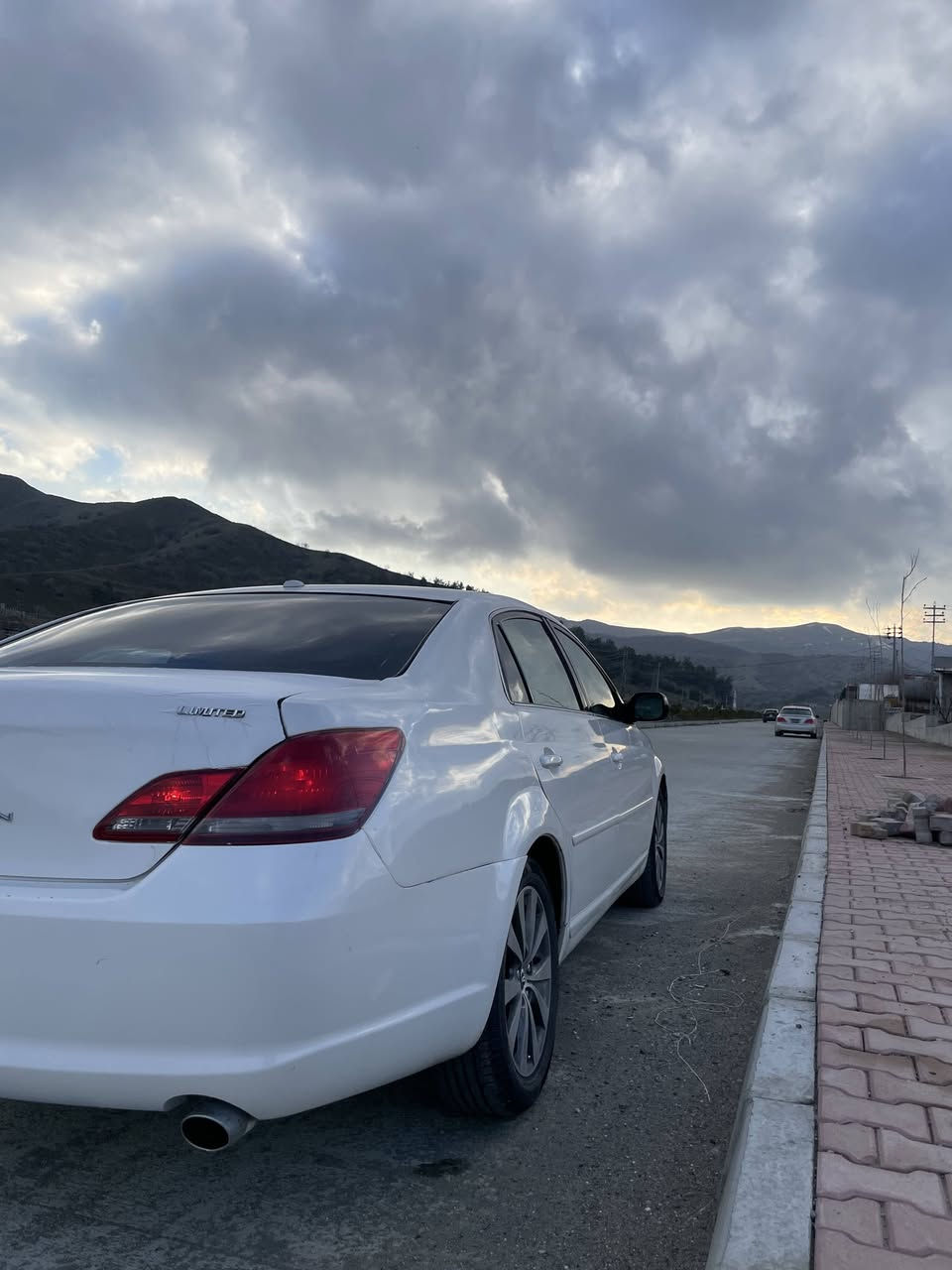 بەناوی خوای پەروەردگار 
تۆیۆتا ئەڤەلۆنی ٢٠٠٩ بڕاوەی دوبەی 
مواسەفات Xls ئەمریکی 
گێڕ و مەکینە و کارەبای و سەقف و دیجیتاڵی بەشەرت 
کەفیلی مەدەنی دەکەم 
ڕێزم بۆ هەموو لایەک با یەکتر بێزار نەکەین کێ موشتەریە تێل بکات هەموو شتێک وازحە 
شوێن پێنجوێن 
نرخی ٦٢ گەڵا و معامەلە .
***********
