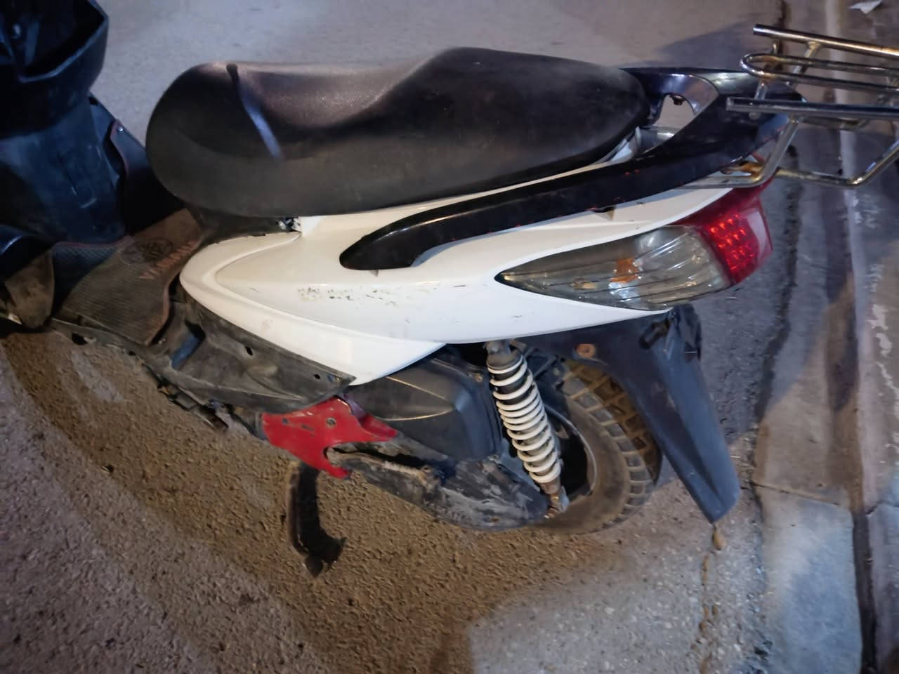 السلام عليكم دراجة سكنس فحل ياباني للبيع دراجة شغالة سلف هندر كهربائيات كاملة المكينة لا تبخر ولا دخن نقصهة كابريتر تخربط السعر 380 بيهة مجال بسيط العنوان اديالئ التحرير الرقم ***********
