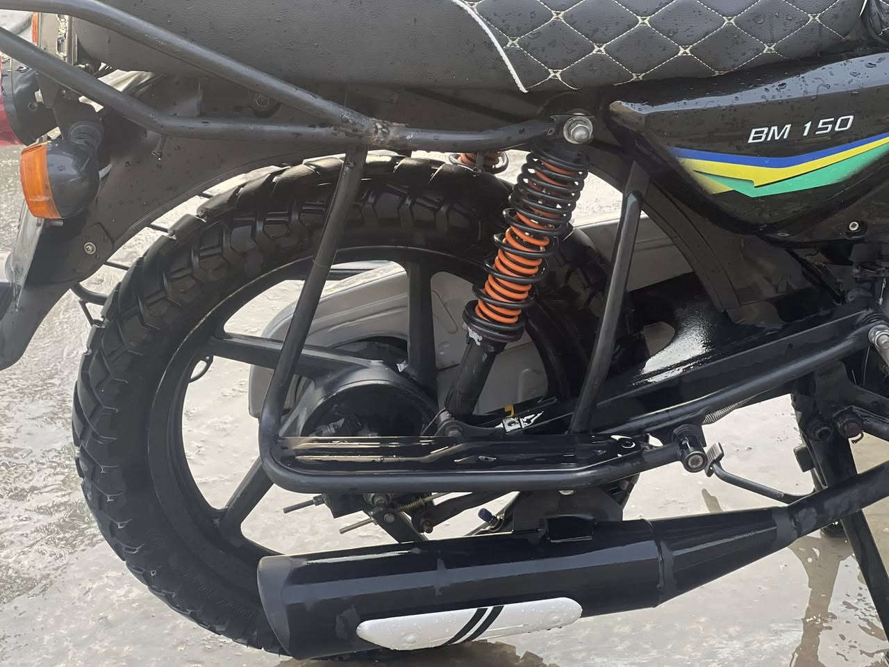 دراجه بوكسر للبيع موديل 20 كفاله عامه من التاير للتاير محرك ما مفتوح وضع شركه ما بيه اي نقص فقط صالنصه مال دايوان  اوراق اصوليه شرط ترقيم الدراجه استخدام شخصي كلش امحافض عليهة المو شراي لا يتعبني ***********
