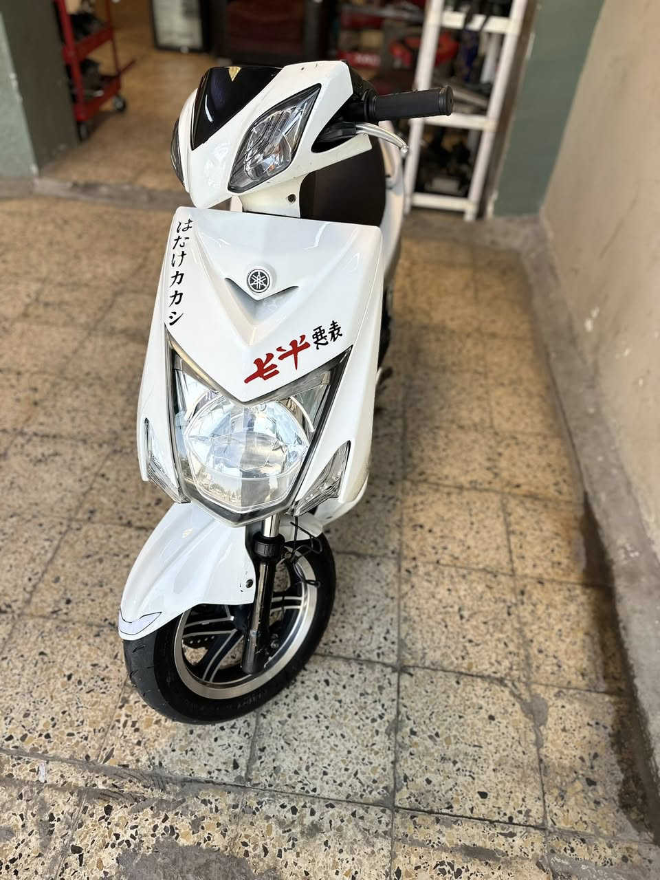 سلام عليكم لد للبيع دراجه كامله من الفتح مكينه بلاديه ما مفتوحه بيها ويل نجمه وتايرات شرط جدد كامله بدون نقص معروضه ب1325 مليون وثلاثميه وخمسه وعشرين مكاني البياع للاتصال ***********
