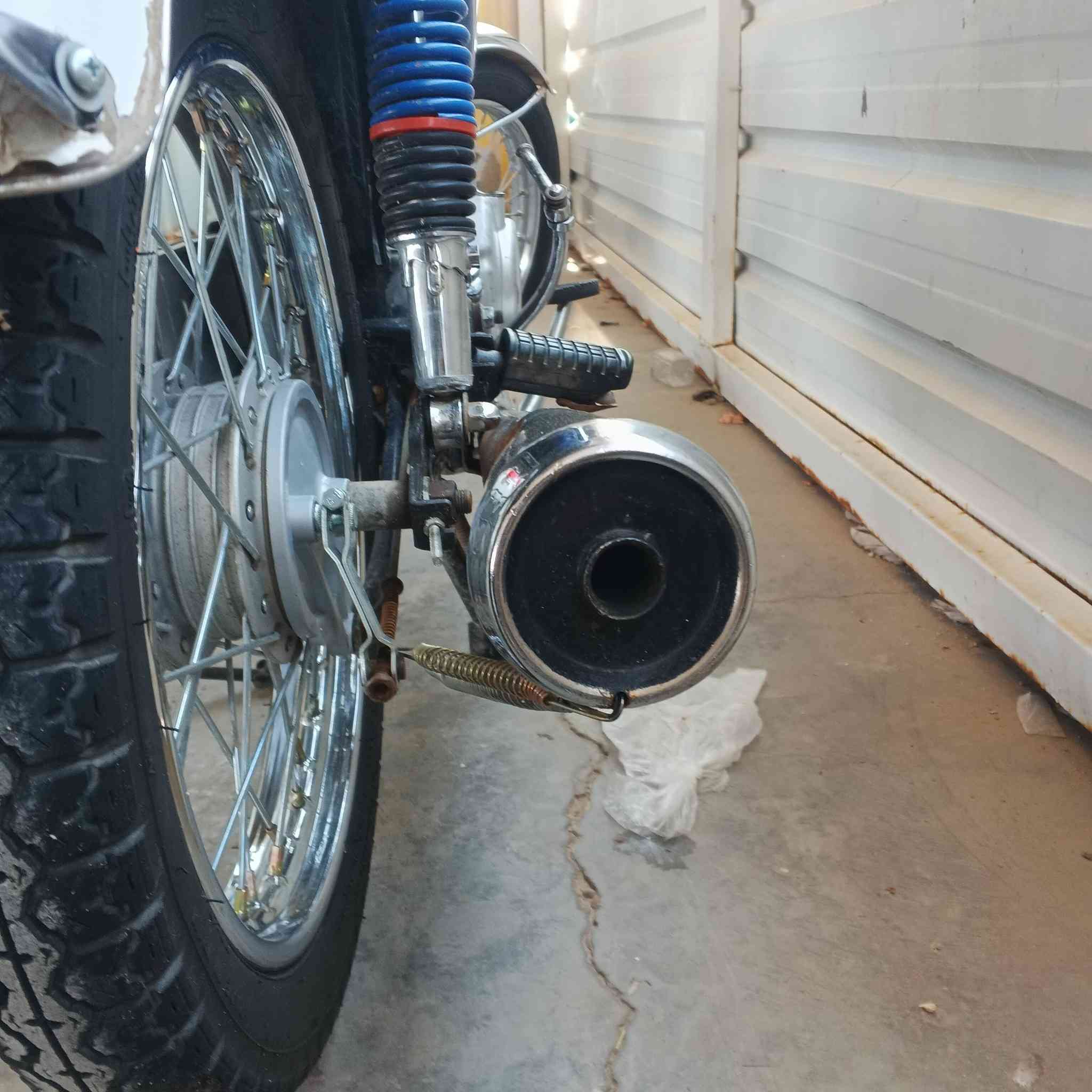 سلام عليكم الدراجة أوراق أصولي طبعاً شاصي نامة اصلي 2021 ومكينة نامة شلامجة 2023 الدراجة خير من الله السعر خاص أو المراسلة على الواتساب ***********
