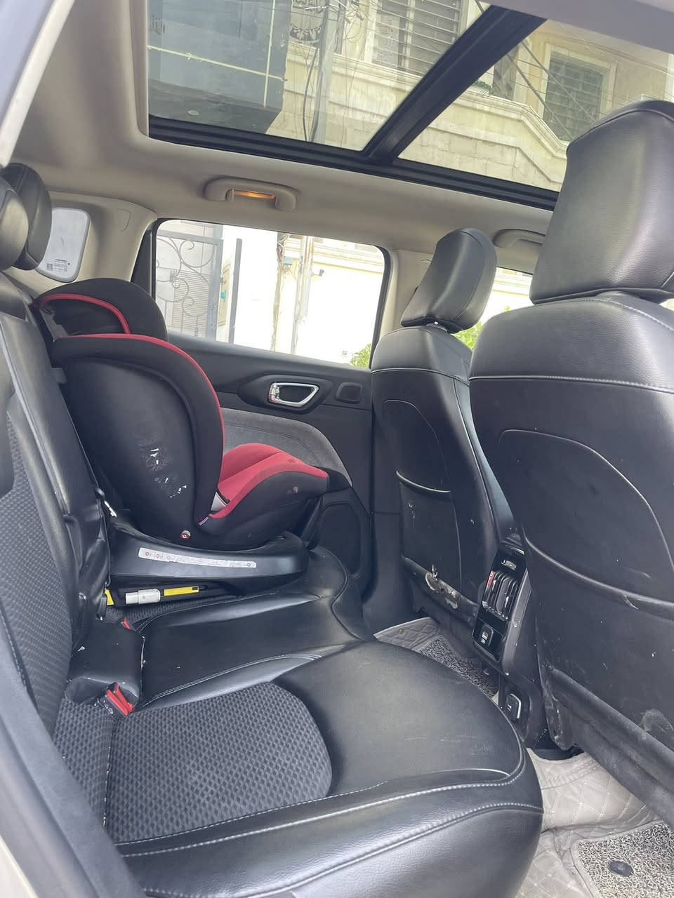 السلام عليكم
الحلوه للبيع
 
Jeep compass Latitude “ 2022 “

حادث خلفي 
 🥳 بدووون اير باك 🥳
بدووون گلوب سيرفس
من انظف الجيب الموجوده بالعراق

الاوتو ستوب شغال " معروف من يصير ابسط عطل گبل يشتغل "

مواصفات : 
محرك ٢.٤ لتر
سلايد روف بانوراما
كامره
كشن جلد داخل مخمل
حساس مرايات جانبيه + رادار
وباقي المواصفات معروفه بالجيب كومباس

مبدللها تخم تايرات اصلللي قبل شهر
صدر جديد + باتري كبير وصغير جديد 

بانزين محسن فقط
ماشيه  ٤٦،٧٠٠ ميل

السعر ١٧٥$
العنوان بغداد الكرخ

***********
