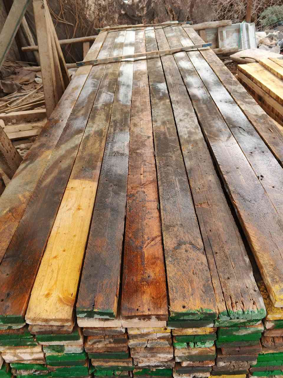 السلام عليكم 8 مكعبات لوح طول 4م انج تارس روسي ومكعب سير طول 3م العنوان حله شارع  80مجاور مؤسسة العين رقم الهاتف ***********
