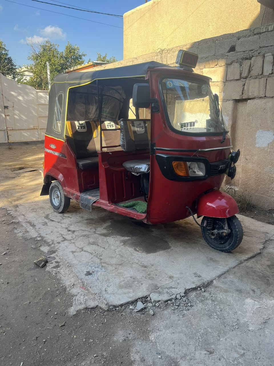 TVS
مناقصها برغي بيها ضربه وره الباب ممبينه ما مرجعها 
و الغود معمره بس .
تخم تاير جديد دشبول ٢٢
محرك اخر اصدار منضومه بريك كلشي جاهز 
صارف عليها خير من الله 
رقم بغداد تحويل ثاني يوم **

مكان بغداد الدوره سعر. 5️⃣ و١٠٠ .بيها مجال بسيط كلش 
معاجبك اعبر المنشور 
***********
