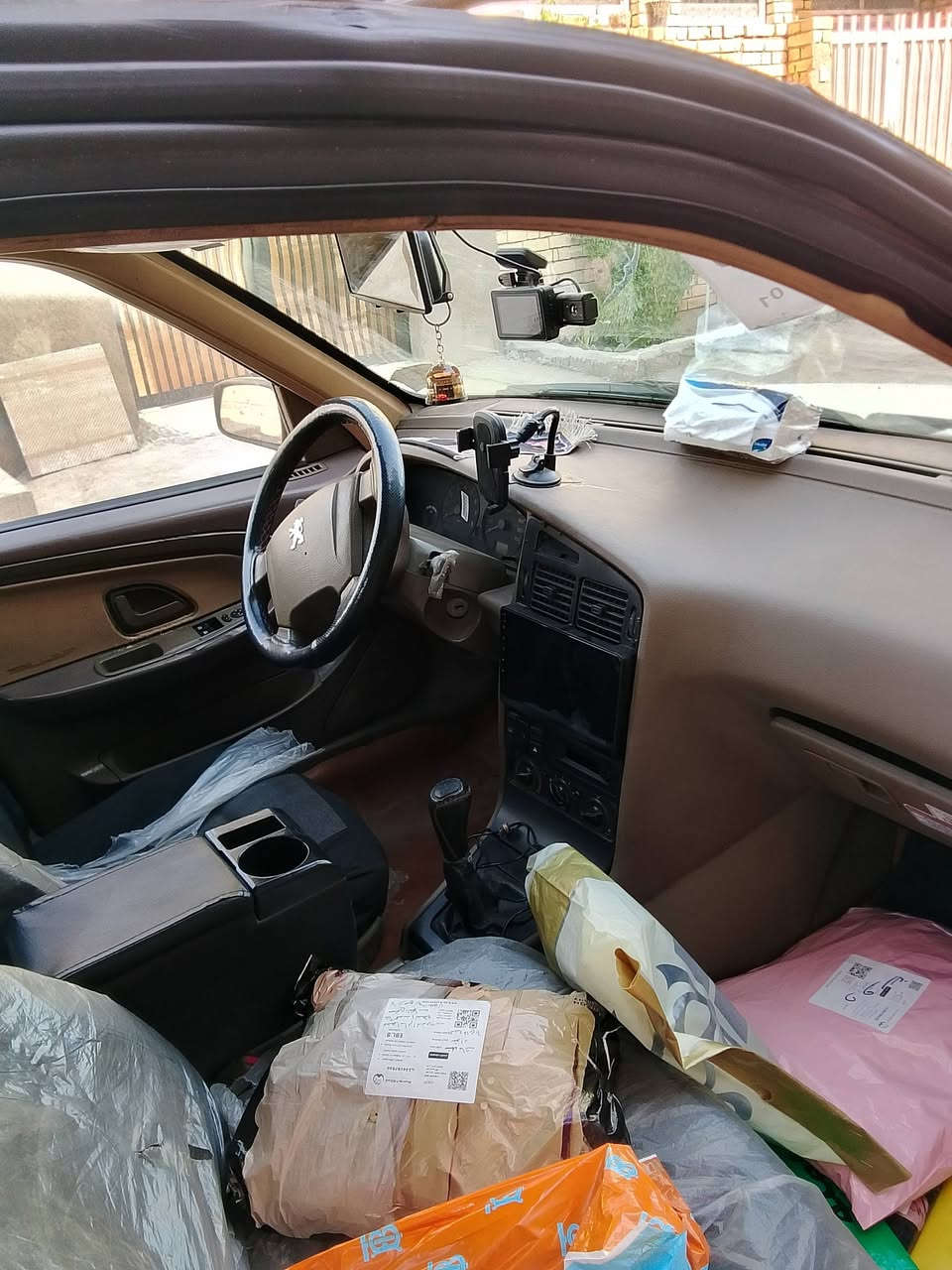 السلام عليكم بيجواكد موديل 16
هيه +غرامات مصفرة عنوان بغداد الدورة ابودشير
ماكينة+كير جديد سيارة جاهزة من كلشي 
سعر 42$وبيه مجال 
***********
