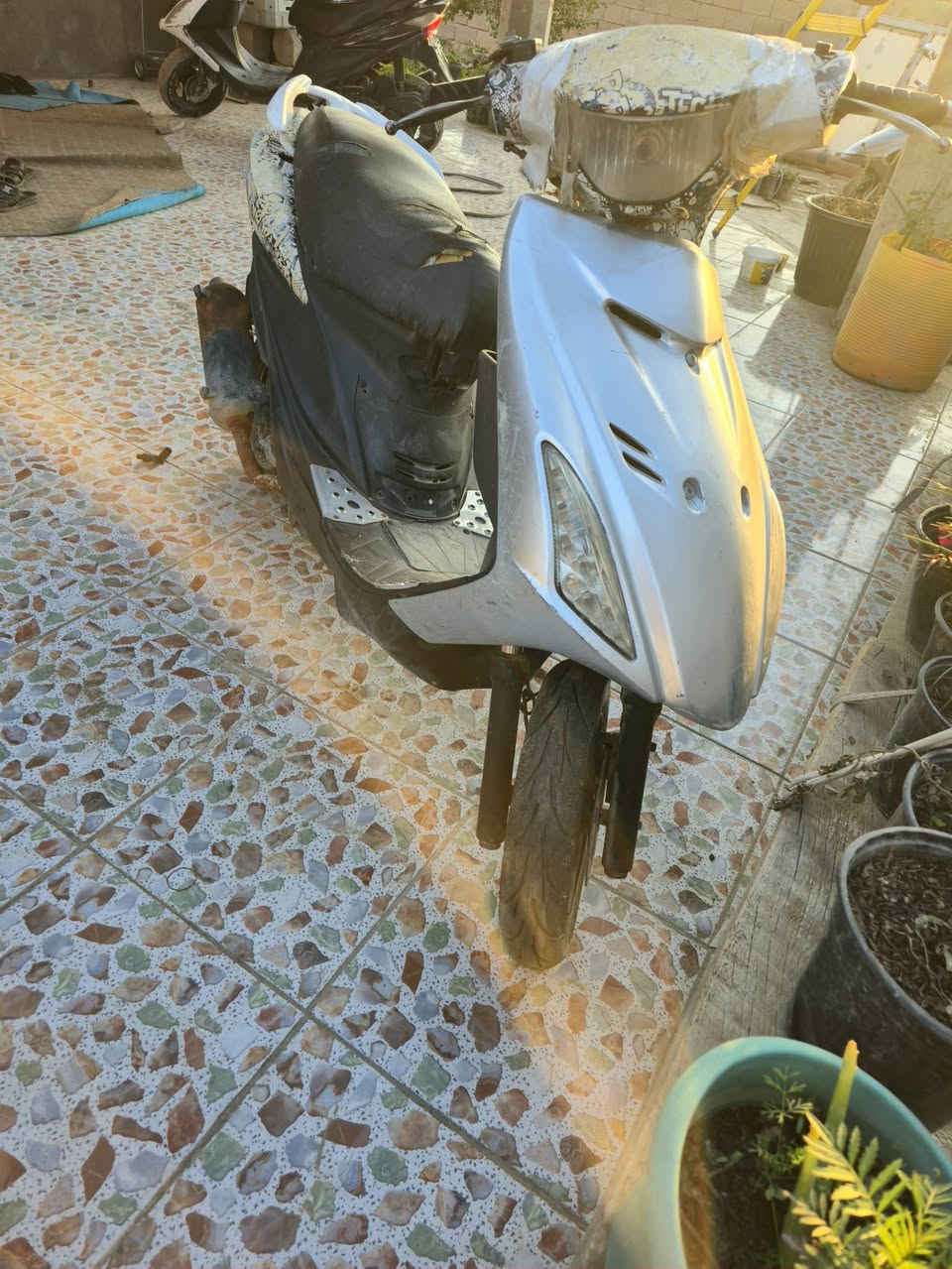 دراجة ادرس حديث ماليزي اثنين الرصاي
مكينة تجفيت جديد شلعة معدل كامل نقص قبق هندر تايرات جدد باتري جديد سعر ١٧٥ 
الدراجة السودة تجفيت جديد نكرة سلف هندر تاير امامي خلفي جديد كهربايات شغالة باتري جديد سعر ٢٥٠  
وبيهن مجال 
مكاني كوت حي الحكيم يم جامعت الامام الكاضم 
***********
