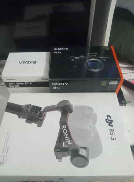 السلام عليكم 
بدي سوني a7iii جديد مصور بي 17مره فقط زلغه مابي البدي جديد ونضيف تجي وتشوف بعينك شتر ما ادري شكد 
+عدسة 28.70 f2.8 هم جديده مصور بيه 17 مره زلغ مابيه هم جديده +رونين 3s نضيف بي زلغ موضح بالصوره نسبة النضافه 95% 
ملحقات الغراض 
الرونين كارتونه وملحقاته كله موجوده 
البدي كارتونه وكتلوك الكامره وشاحنه الاصليه وبطاريه وحده 
العدسة كارتونه وكتلوك العدسة وقباقه غراضه الاصليه 
الرونين سعره 500
البدي مليون و525
العدسة 975
كلهن يصيرن 3مليون
الاسعار قفل
ما متواجد ع الفيس 
هـ ***********
