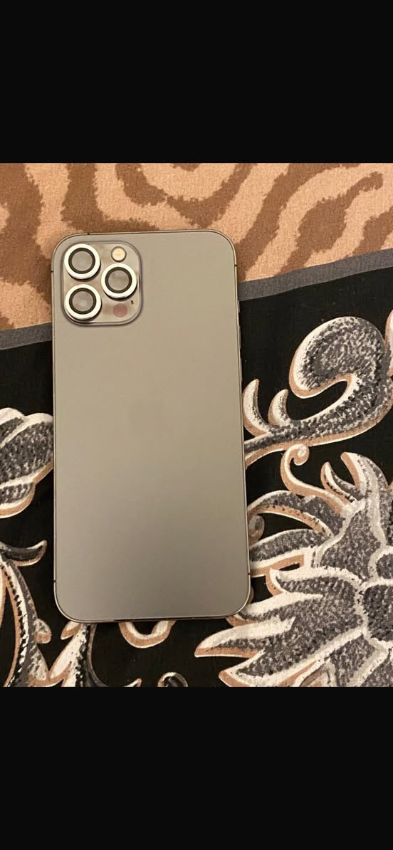 السلام عليكم للبيع ايفون ١٢ برو ماكس ذاكره 512بطاريه ٨٣ الجهاز جديد سعره 550 مكاني بغداد كراده كم ساره ***********
