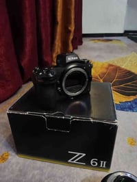 كامرة نيكون Z6 ll كلش نضيفة بل جيس ستخدام حلو كارتونة موجودة مع ادبتر ...