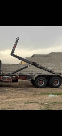 للبيع جهاز رافعه حاويات  الماني  طوله ٦ ونص. متر   07703034746