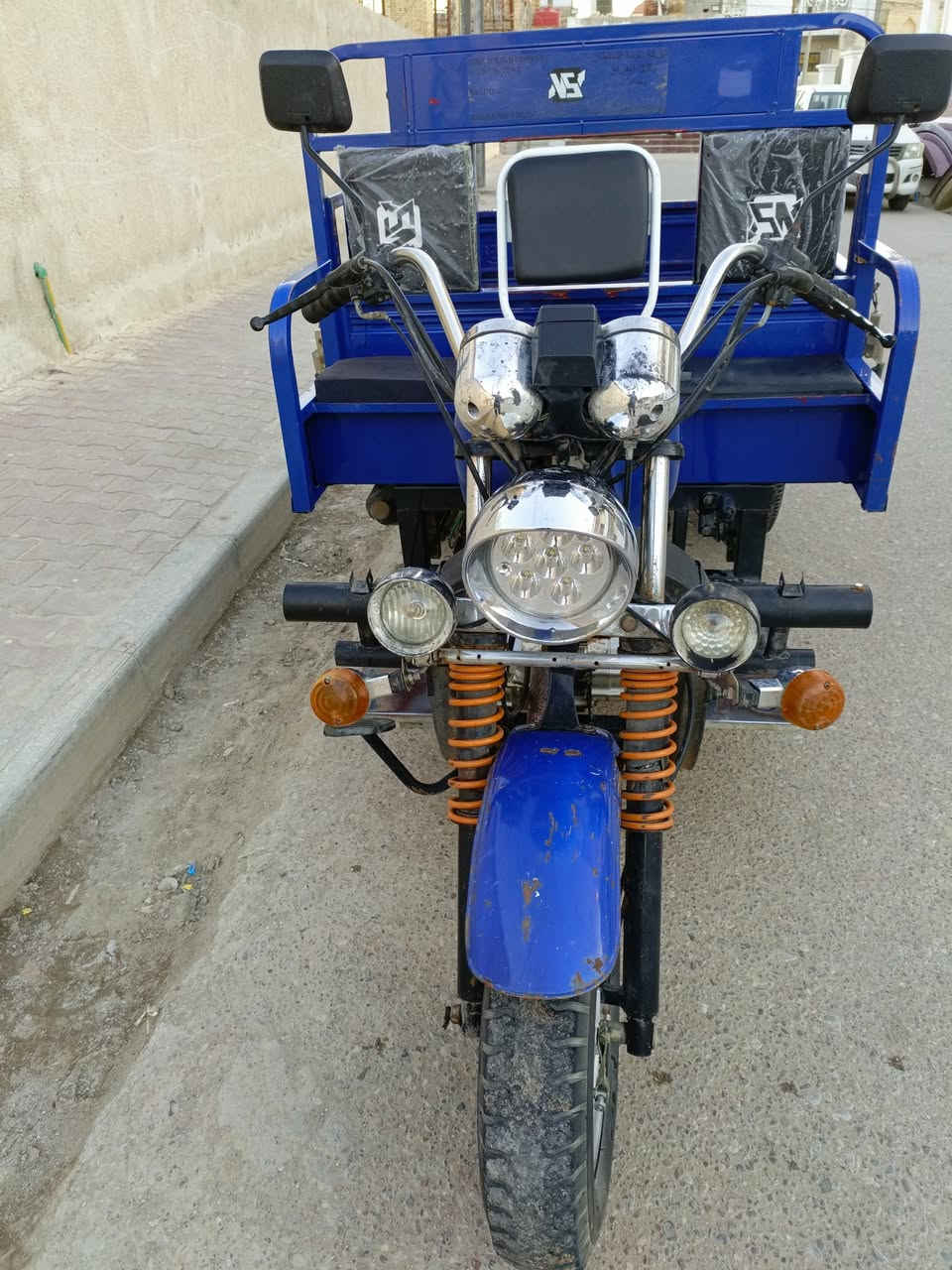 السلام عليكم 
ستوتة سلطان للبيع أوراق كاملة وكيلها بشارع بغداد  سعر 500 3  وبيها مجال العنوان ميسان
 ما متواجد على الخاص
 رقم الهاتف ***********
