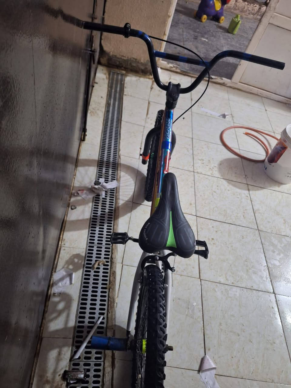 عمي سلام عليكم بايسكل BMXللبيع البايسكل شوفت عينك حلو السعر 100بي مجال للطيبين للأستفسار ***********
