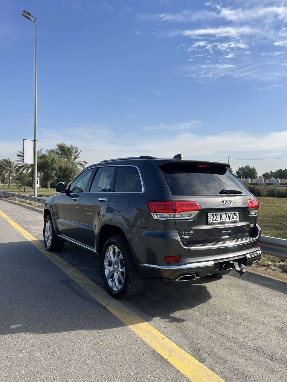 السلام عليكم
جيب 2020 سومت Summit (اعلى فئة بالجيب)
محرك V8  5700
وارد امريكي كلين تايتل ماشية 55 الف ميل
رقم اربيل
اللون : فيلي مميز
السيارة مكفولة ونضيفه جداً 

المواصفات Vip :
* جـگات تنزل وتصعد .
* رادار امامي مع مانع تصادم . 
* رادار جانبي .
* نظام الاصطفاف الالي (اوتوپارك) . 
* تحذير الخروج عن المسار . 
* دفع رباعي 4x4 
فرش المقاعد من الجلد الفخم . 
* دشبول مغلف بالجلد  . 
* صفي المقاعد الأمامية كهربائية .
* ذاكرة لحفظ وضعيات الجلوس . 
* صفي المقاعد الأمامية مع تبريد وتدفئة . 
* صف المقاعد الخلفية مع تدفئة . 
* انظمة القيادة على حلبات السباق . 
* شفتات ستيرن .
* نقطة عمياء .
* ويل سومت بلاد قياس 20 انج .
* مقود السائق من الجلد  .
* مقود السائق كهربائي . 
* تدفئة ستيرن . 
* سقف بانوراما .
* شاشه كبيرة مع نفكيشن GPS . 
* مصابيح امامية زنون . 
* المصابيح الأمامية مع LED لايت . 
* كشافات ضباب بروجكتر زنون . 
* تشغيل عن بعد .
* صندوق كهربائي .
* حساسات أمامية + خلفية .
* كاميرا خلفية + كاميرا دوارة .
* بخاخ ماء لتنظيف المصابيح الامامية .
* مرايا متحسسه للضوء العالي . 
* مرايا جانبية قابلة للطي قلاب . 
* بلوتوث تلفون مع نضام Apple car play . 
* محدد سرعة . 
* نظام بريك اوتماتيكي ( Auto Break System ) .
* نظام تحديد المسار .
* نظام سماعات صوت هارمن كاردون .
* بصمة تشغيل + بصمة ابواب .

وبعد هواي مواصفات مذاكرهن 
معروفة مواصفات السومت

السعر / 300 ورقة  

رقم لهاتف  /    *********** 
وموجود واتساب
