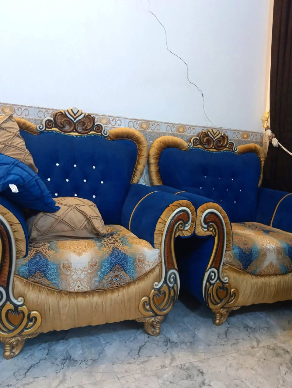 السلام عليكم عندي تخم ملكي 17 مقعد للبيع السعر 800 وبي مجال للاستفسار الاتصال ب***********

