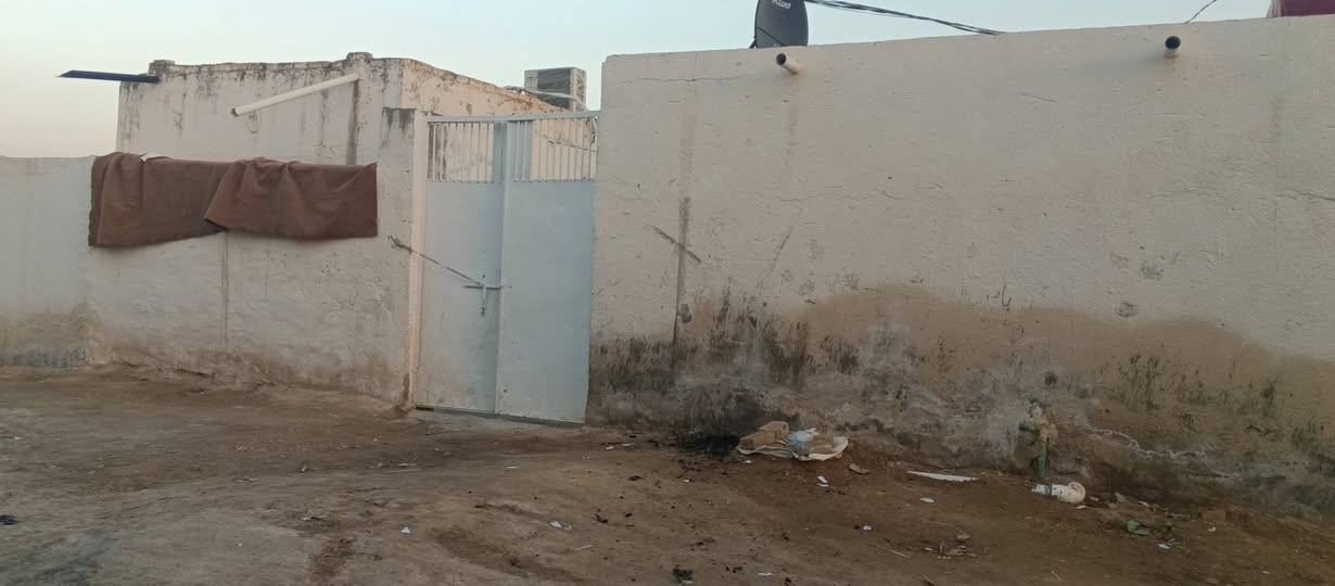 السلام عليكم بيت للبيع مساحته 300 طابو زراعي سند25 بي خمس غرف وصاله ومطبخ خارجي موقع  الحمزه الشرقي قرب الوكفه القديمه الرقم لتواصل ***********
