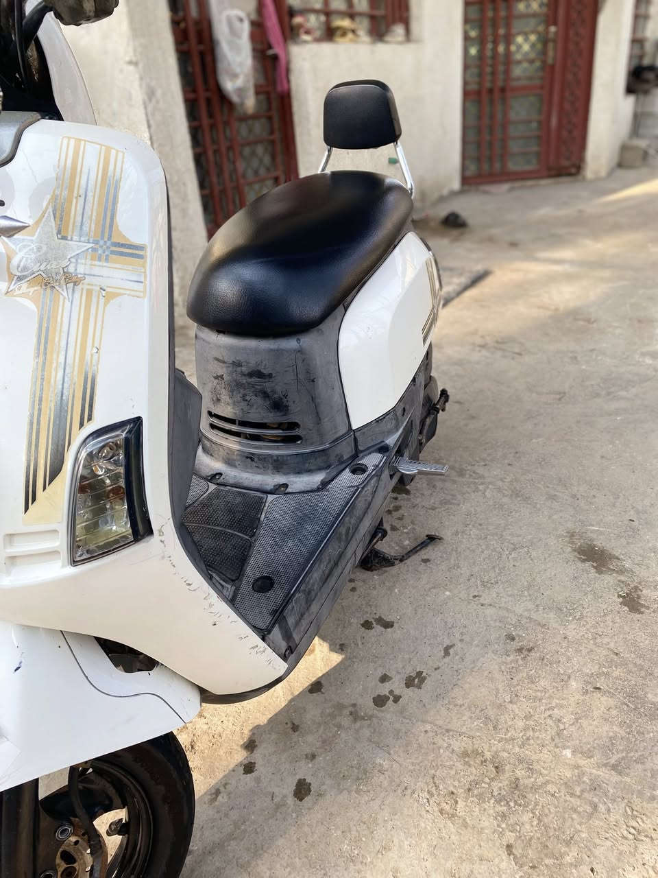 سلام عليكم شباب دراجه ماكس بوليس
كلشي شغال هورن لايت زنون عالي ناصي شاير كامله من كلشي 

مكينه مكفوله بس بيه خيط خفيف بس الصبح تحمه تكطع مكاني بغداد جسر دياله القديم منطقت التويثه رايده 550وبيهه مجال 

مراوس حسب القناعه حتلو يراني نضيفه ماكو مشكله وهاذ رقمي *********** بي وتساب
