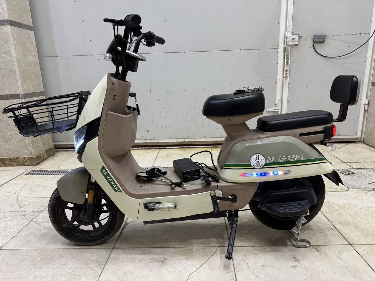 السلام عليكم دراجه شحن للبيع السعر 300 الف وبيه مجال  رقم الهاتف ***********
