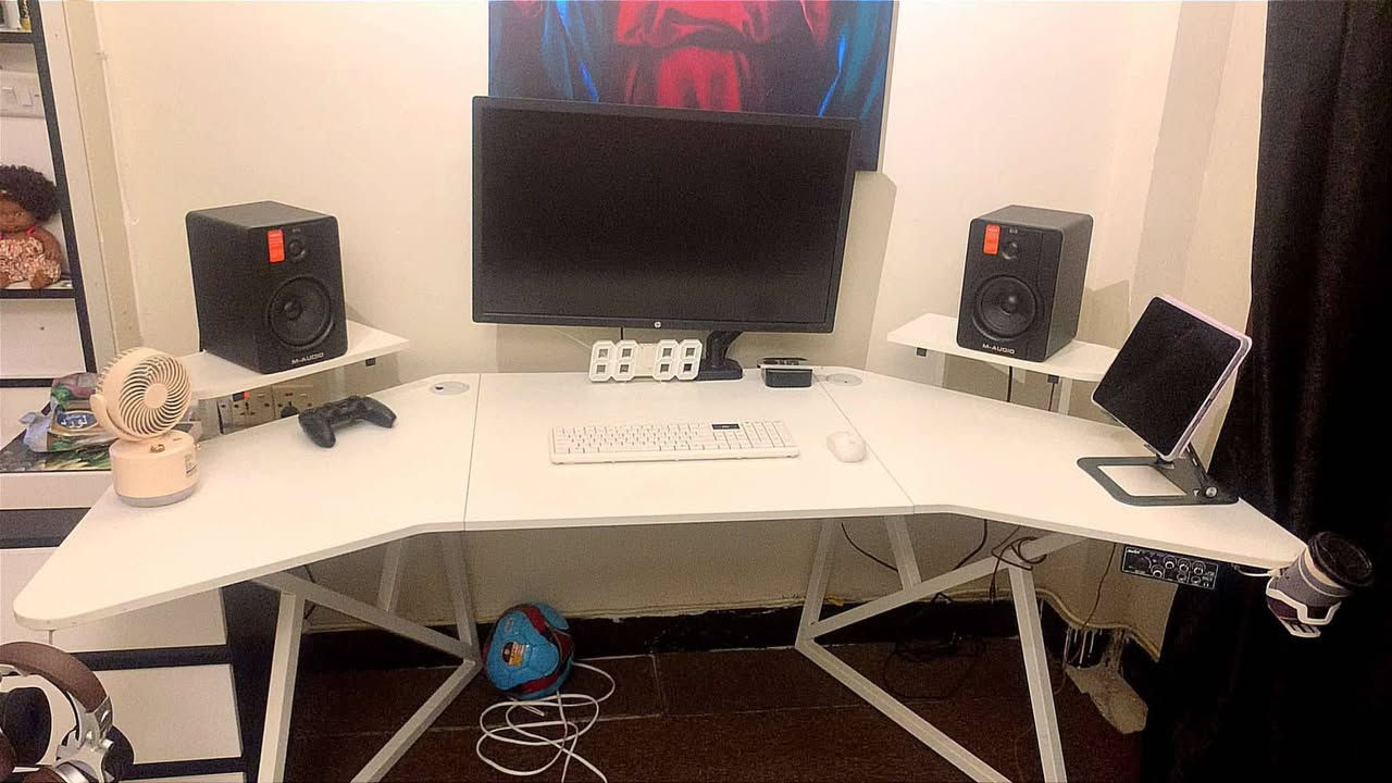 ميز مستخدم شهر مع كرسي كيمنك مع ماوس وكيبورد هدية سعر 400 الف


**إذا كنت صاحب هذا الإعلان وتريد حذفه لأي سبب، رجاءا أرسل رسالة إلى الدعم الفني**