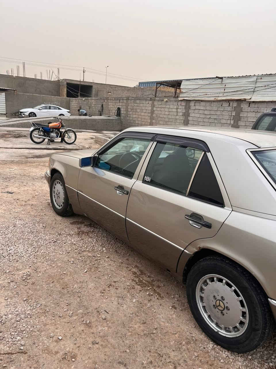 مارسيدس دب موديل ٩٠
السيارة مرتبة وحلوة 
تحتاج ترتيبات بسيطة 
مكينة بطة ٢٥٠٠ 
السعر ٥٧ وبي مجال بسيط 

مكان السيارة محافظة الديوانية / قضاء غماس 

التواصل : ‭***********‬
