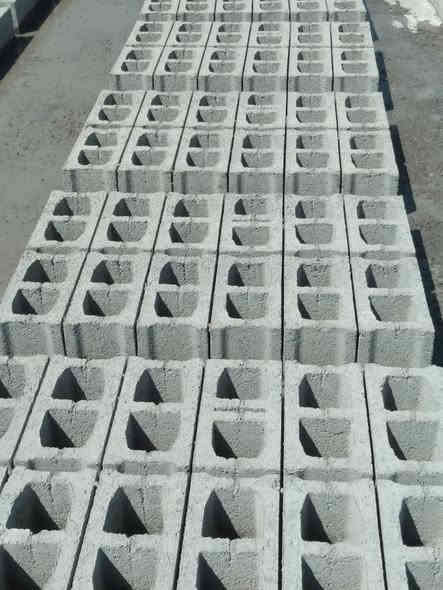 يوجد بلوك (قلاب)درجة اولى طريق الباوية سعر(1000) بلوكة  ب450 الف مطروح بالمعمل توصيل كافة مناطق  ديالى  وبأسعار مناسبة  للتواصل عل الرقم أو الوتساب ***********
