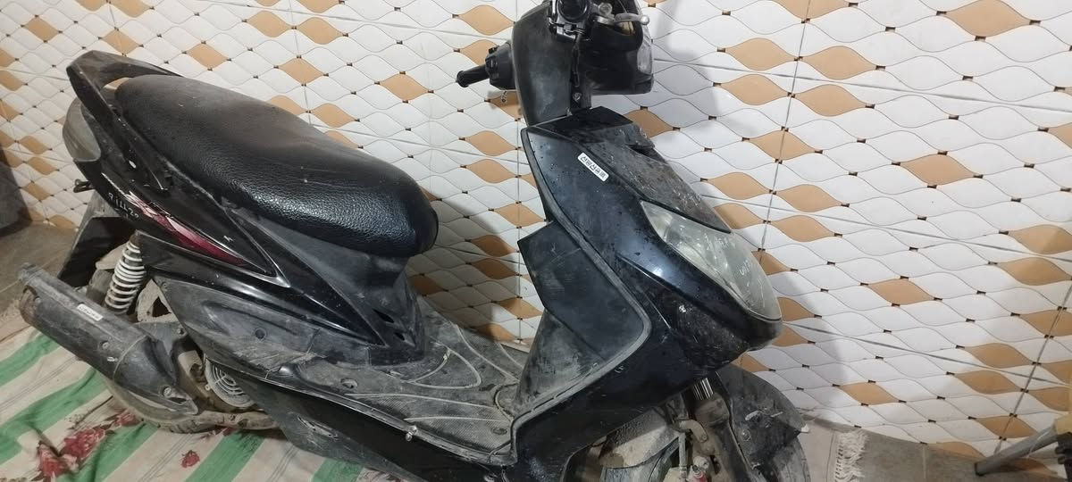 السلام عليكم
دراجة سكنس فحل كابريتر ... الدراجة شغالة بس بيها تبخير وتنقيص دهن يحتاجلها تجفيت السعر 500 وبيها مجال 
مكاني الحرية 

للتواصل ***********
