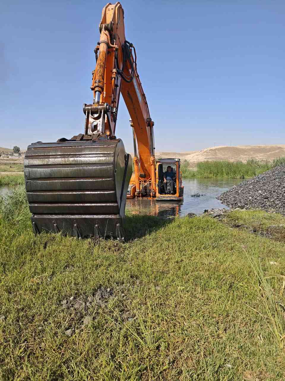 حفاره دوسان موديل 2006 حجم 420 رقم
شرط مكفوله كفاله عامه
***********
