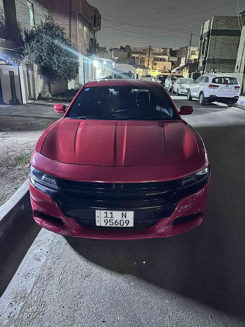 سلام وعليكم جارجر للبيع او مراوس اصل 2015 معلاية 2019سنوية جديدة الحد 2031رقم جديد 
السيارة رالي فول موصفات بس سلايت نقص 
حتى المري قلاب كشن جلد تدفئة تبريد 
حادثها صاير بلصدر السيارة بجم كله بلاد بس اجتي من امريكا بيها صبغ بلجاملغ الخلفي  والباب شوية وره السايق 
ماشية السيارة 98الف ميل 
مكان السيارة البنوك سعر 16.800 وبيها مجال 
***********
