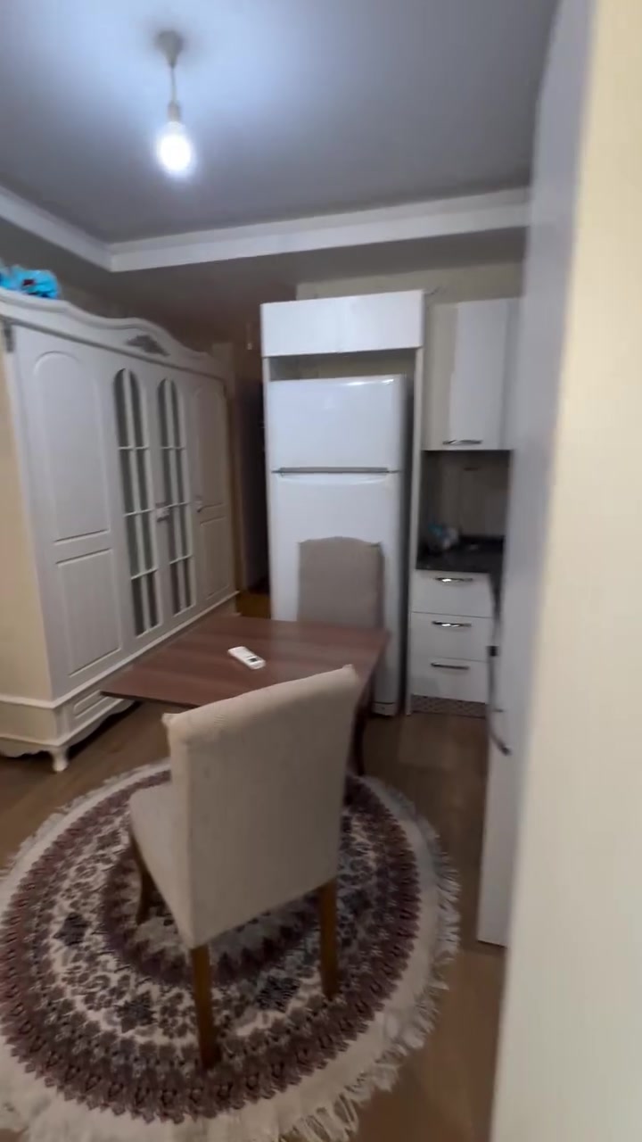 للبيع او للإيجار 

.استديو موثث 

.مؤثث 

.مكانها اربيل 
مجمع ويفي افينو 
تبعد 2 دقيقة عن امباير 
و4 دقايق عن المطار 

.غرفة. 
.مطبخ 
.حمام.    1
.طابق.  2
.مساحه.45م
.واجه خارجي 

للأستفسار اكثر التواصل واتس اب 
:***********
:***********
