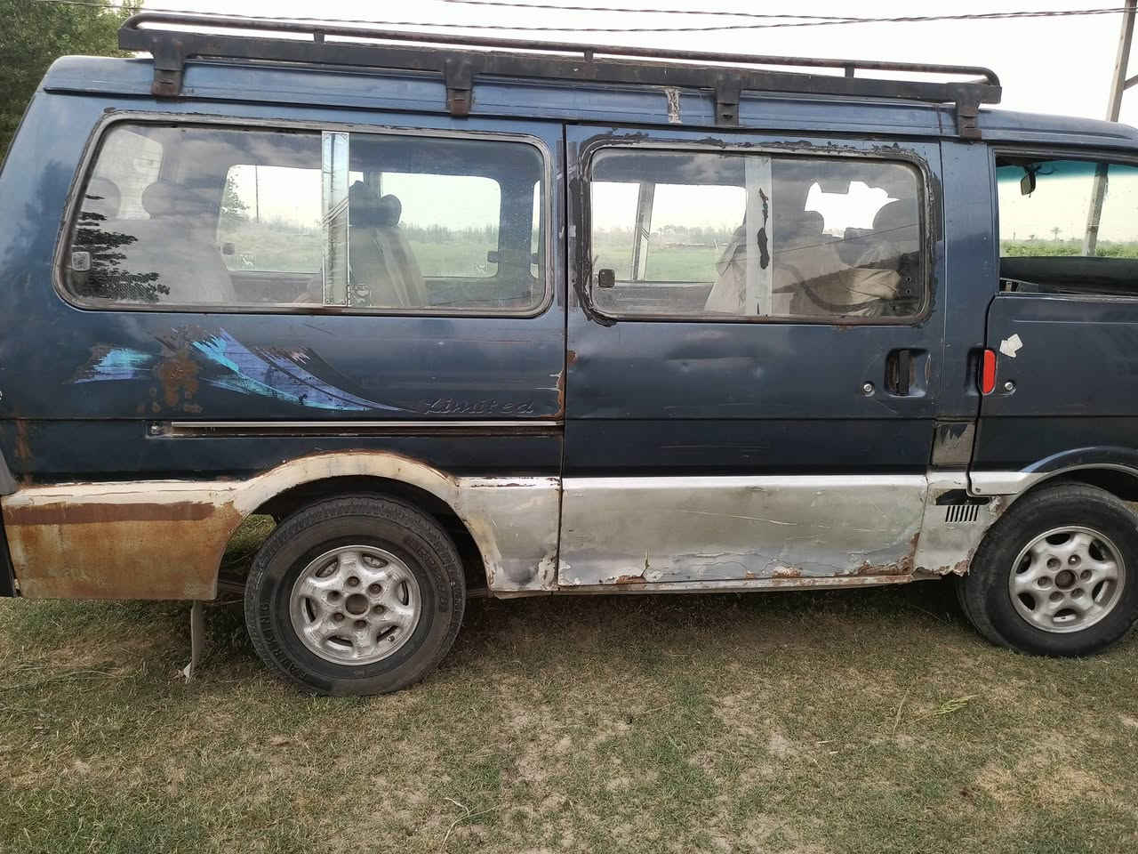 #السلام عليكم ورحمه الله وبركاته 95 سنويه ل27 تعهد من كلشي السياره محتاجه دوشمه فقط السعر 45 قفل أقسم بالله وصلت 42 ومابعت للأستفسار ***********/ابلاديه قطره صبغ مابيها شركه
