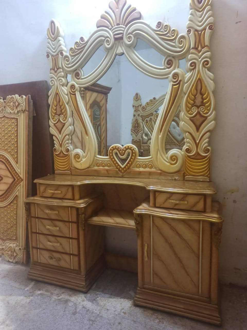 السلام عليكم غرفه نوم للبيع سعر 750 شراي يتصل حطاطه فوول صبغ حراري ***********
