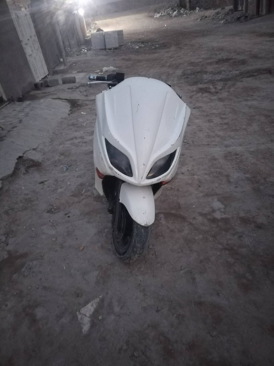 السلام عليكم
دراجه للبيع 010

دراجه ماشيه 68 كربائيات كلهة شغاله حساس ستاند كير شغال 7نمر 4تحويلات دراجه نكره بكل وقت حماوه جون النص ثابته معدل 160 تغفل للئخير بس نقصه التريشه الجوه وكفراتهة 70بل ميه نضافتهن مستعجل ع البيع سبب محتاج فلوس تواصل واتساب او ماسنجر ***********
