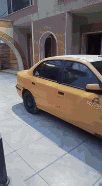 سمند ٢٠١١ ناطقه
السياره مكينه كير صدر تايرات كهربائيات كله جديد 
رقم نكليزي بسمي السياره تأخذ مصفر ثاني يوم احولك
مجرد يرادله السياره صبغ من ناحيت الميكانيك كبل للشارع 
السعر ٢٥ وبيها مجال
***********
