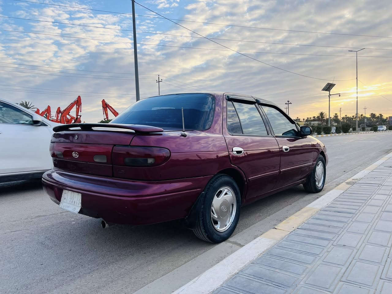 كير عادي  مكينه مسكر  مكفولات

مكفوله من الضربه والطخه والكص 

تخم تاير جديد حداديه جديده 

كهربايات كله شغاله 

تدفئه شغاله 

السكن بابل شوملي 

السعر 36 وبيه مجال قليل 

***********
