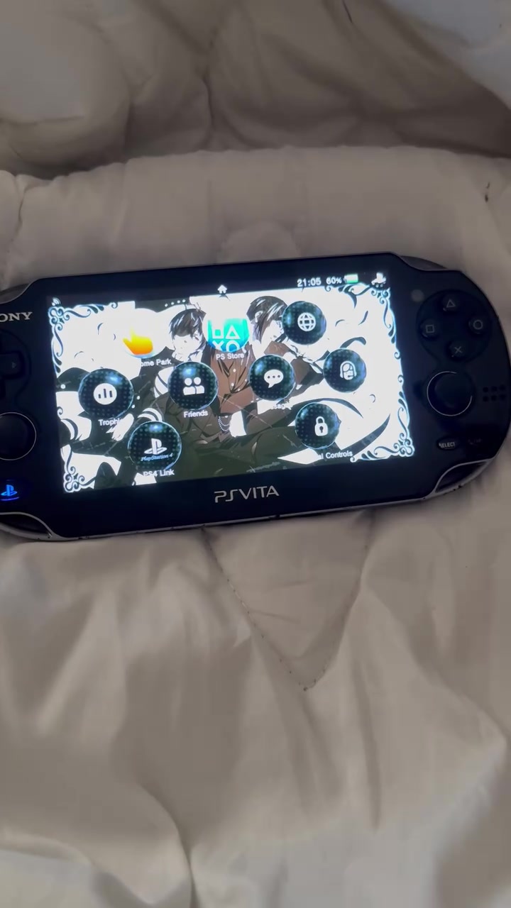 جهاز PS VITA موديل OLED الجيل الاول
جهاز نظيف من كل النواحي ومهكر بس من ورة بيه اثار مال ستكرز متاثر على الجهاز
حجم الميموري كارد 32

-العيب الوحيد بالجهاز انو الميموري كارد مالته قليلة وموضحة بالصورة يحتاجلة ميموري كارد جديدة

يجي وياه ملحقاته
ثنين حافضة وحدة سيليكون ولثانية crystal 
حافضة للكاردات 10in1
حافضة كاردات صغيرة 3
وقلم touch
hand strap


**إذا كنت صاحب هذا الإعلان وتريد حذفه لأي سبب، رجاءا أرسل رسالة إلى الدعم الفني**