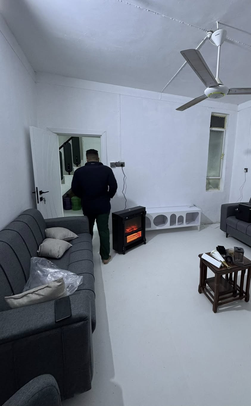 السلام عليكم
دار للبيع مساحه 50 م 
حي الشاوي / قرب غرفه التجاره 
طابو زراعي سند 25 
تبليط ماء كهرباء مجاري 
البيت طابقين يحتوي عل 
صاله 
كليدور
مطبخ
مجمع صحيات غربي
2 غرف 
للاستفسار الاتصال عل رقم
***********
