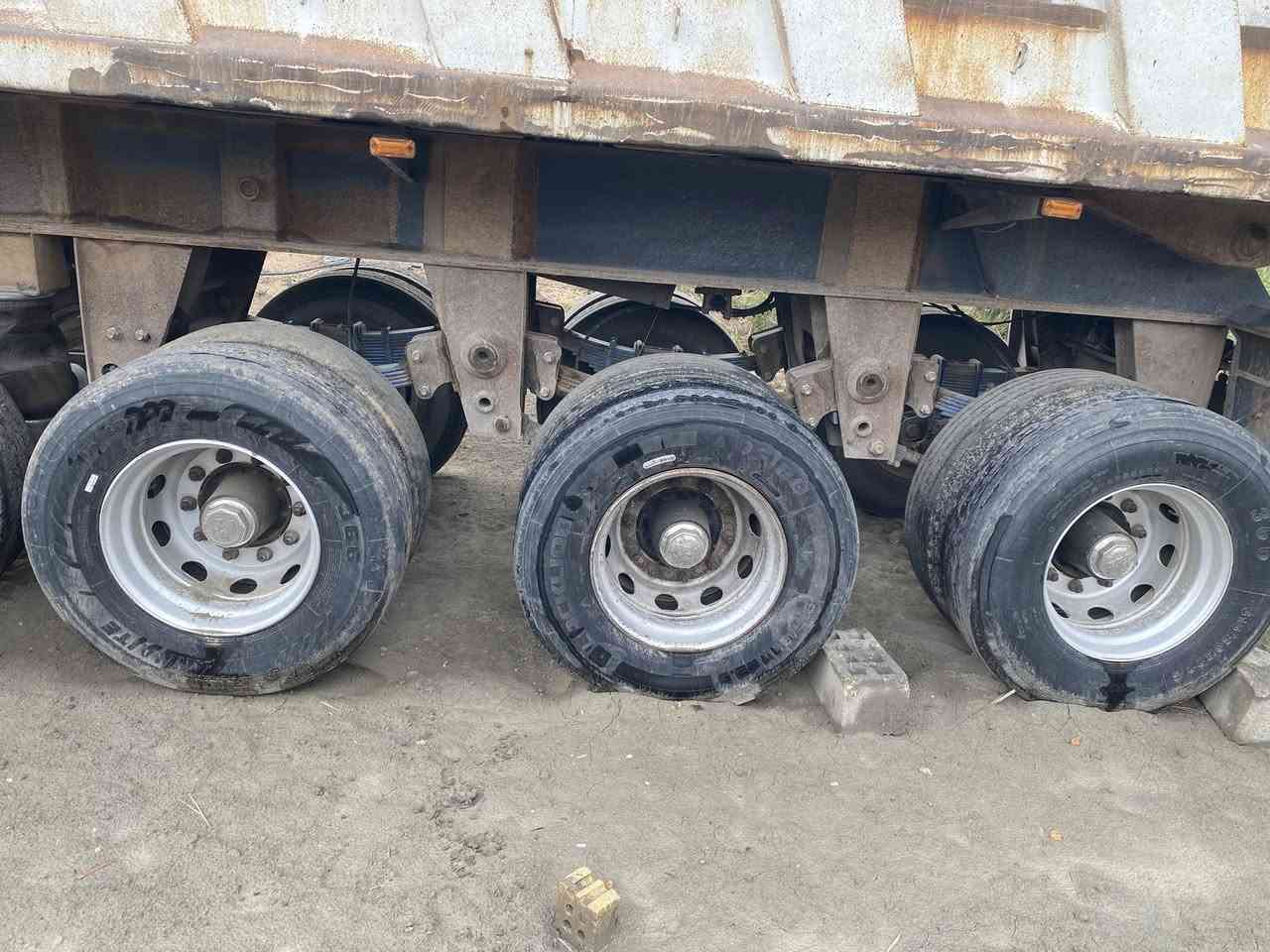 عربانة حدادية النوري شريط اربع محاور جاهزة للعمل تخم تاير نص عمر جك كبير مكفوله للبيع او مرواس بيكم  ذرعه 31 متر
170 ورقة 💲 
*********** بابل مسيب
