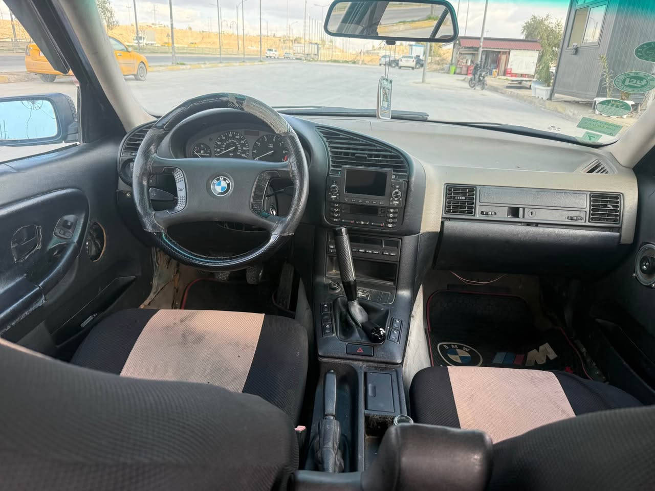 بي ام موديل ١٩٩٣وقم كركوك شرط تحويل وكالة كير ومحرك بل شرط صدر جديد اطارات جديد كهربائية كولة شغال محرك ٥٢٥كير عادي سعره ٢٧وبيها مجال *********** كركوك, العراق
