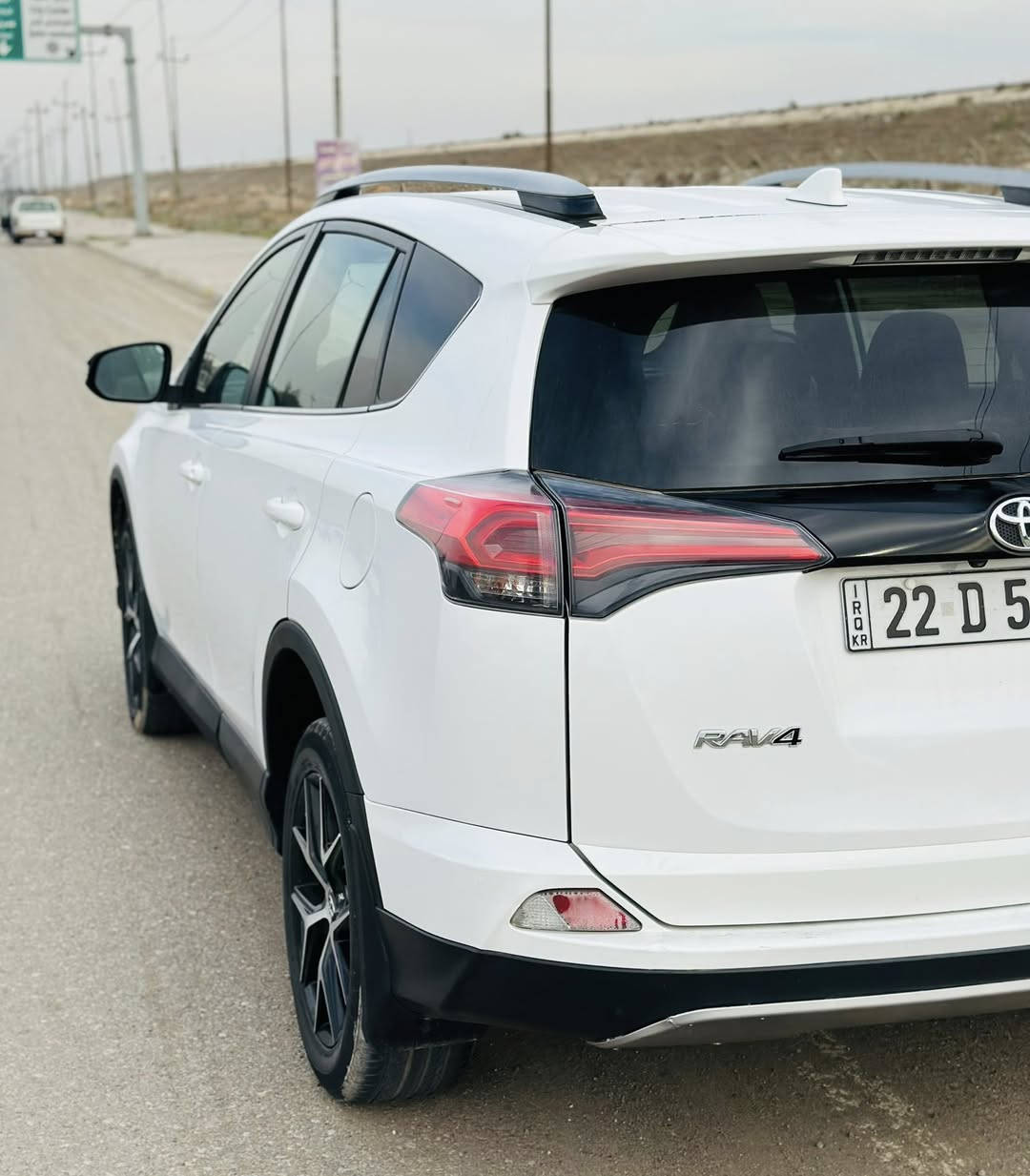 راف فور 2017فول مواصفات XSE
رادار امامي خلفي وجوانب 
داخل جلد مشمشي 
كشانه تدفاء تبريد استيرن تدفاء تبريد 
جنطه كهرباء فتحه بل سغف (تنته)
كامره دواره ثلث نضامات قياده 
السعر 180وبيه وجال للطيبين 
ما متواجد علا فيس 
شراي اتصل ***********
حادثه البنيد فقط مدون دواخل بدون بطاين
