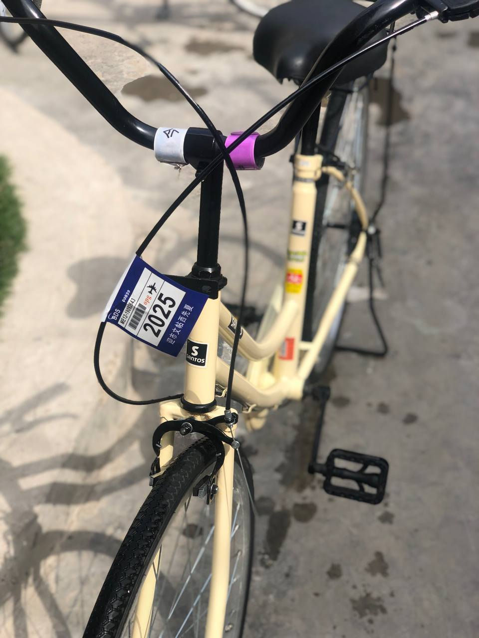 سلام عليكم بايسكل البيع بناتي سانتوس بايسكل نضيف مسطره ثنين قفل موجود جاملغ لايت مالته موجود (سعر100)الف وبي مجال دسك بريكات شغاله امامي خلفي كشن العنوان بغداد العبيدي فكله حي نصر  رقمي***********
