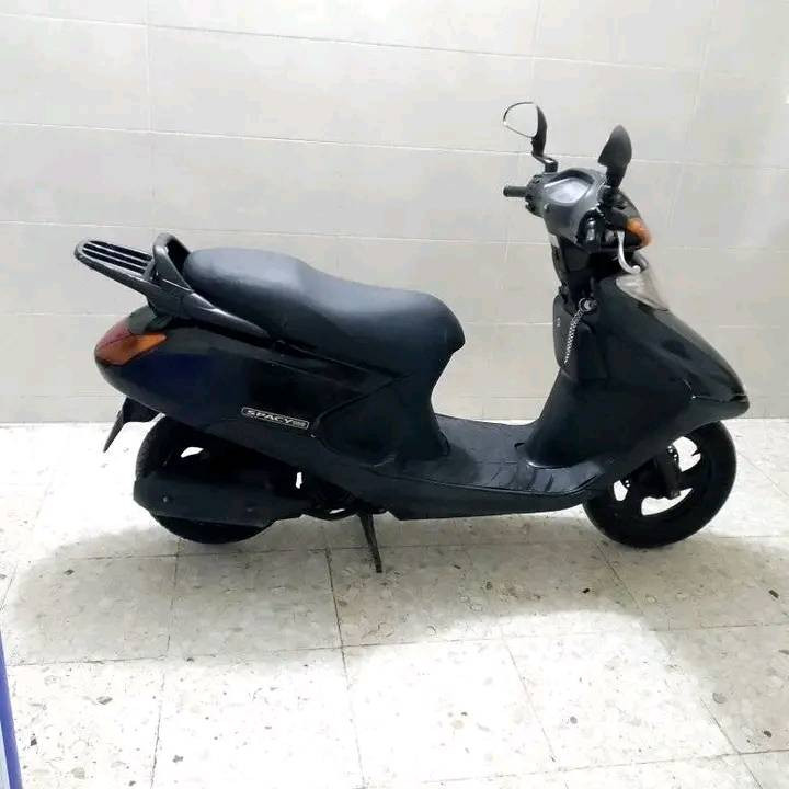 دراجة اسبيسي ياباني سرعة 100 مكينه بلاديه ما مفتوحة ابد ناعمه شلعه قويه كهرباء كوله شغال نكره سلف هندر اوراق بسمي الدراجة صار 4 اشهر من نازله رنبه على ايدي مكفوله السعر 500 بغداد الشعب رقمي ***********
