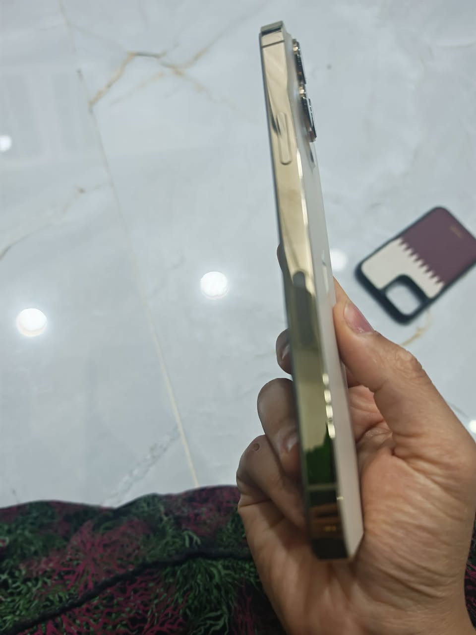 للبيع: آيفون 13 برو ماكس (iPhone 13 Pro Max)
الذاكرة: 256 جيجابايت.
*النظافة الخارجي: نظيف  وبحالة جيد 
*البطارية: 100% (مستبدلة جديدة وأداؤها ممتاز).
*الشاشة: مستبدلة والشاحن وكل ميزات الجهاز شغال  (الفيس آيدي   تمام).
*الكاميرا فقط الرئيسية شغاله 
*السعر: 465 وقابل للتفاوض البسيط للجادين.
مكان بغداد
***********
