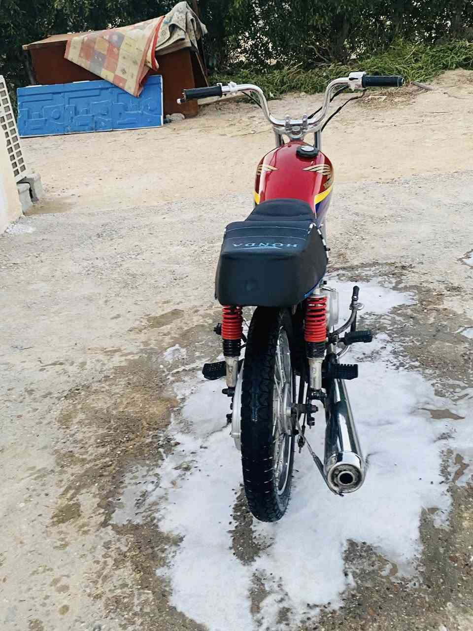 دراجه ايراني قبل فتره مجفته حلوه مكينتها  اوراقها ضايعه بيه ختم شاصي وبليته ابيع ادوات سعر475وبيها مجال بسيط ..


**إذا كنت صاحب هذا الإعلان وتريد حذفه لأي سبب، رجاءا أرسل رسالة إلى الدعم الفني**