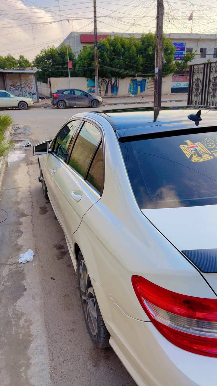 السلام عليكم حبيبي c300
موديل2010
بيها قطعتين فقط
مكينة 3000
تبريد
فتحة
تحكمات ستيرن
كشنات جلد كهرباء
كروس سرعة
منضومة لايتات وبلوجترات زينون
شاشة
كامرة دوارة 
سستم صوت بلادي
سبايدر وشفقة كاربون فابر
سيارة خير من الله تحويل او وكالة شوكت ماتحب عنوان السيارة بغداد غزاليةالبيع او المراوس السعر 133$الاتصال***********
